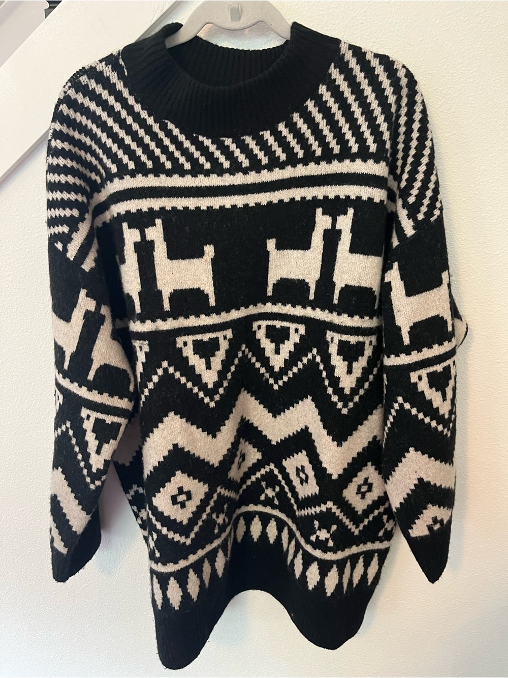 Black & Cream Geometric Llama-Pattern Crewneck Sweater